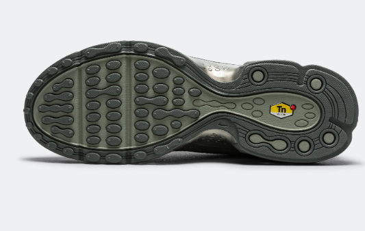 Nike Air Max Plus VII 'White / Black / Smoke Grey' HQ2197-100